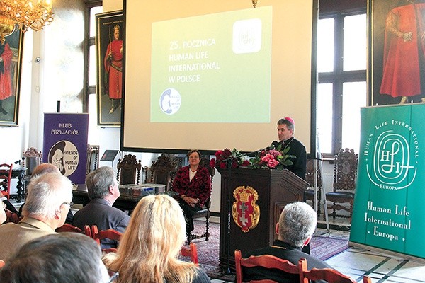 Jubileuszowe spotkanie, które odbyło się w Ratuszu Głównego Miasta w Gdańsku, było okazją do wspomnień, a także uhonorowania medalami osób włączających się w działania HLI na przestrzeni lat.