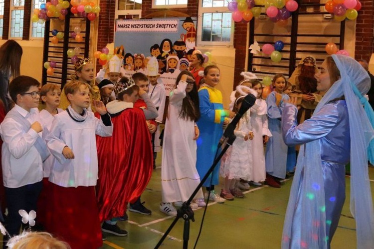 Marsz i bal Wszystkich Świętych w Drezdenku