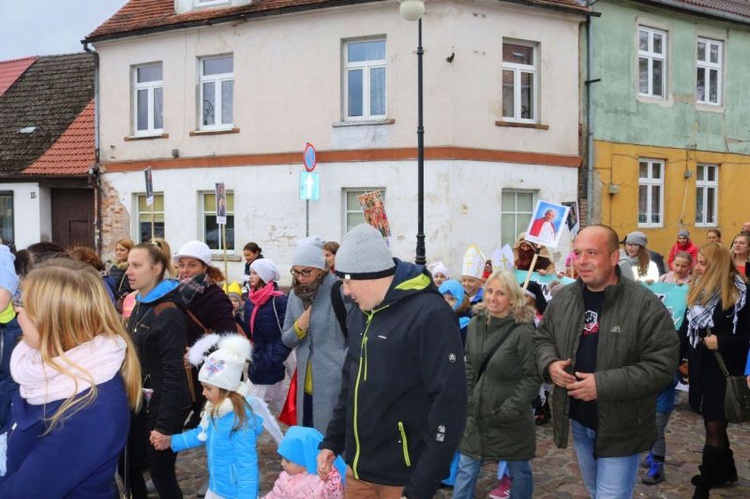 Marsz i bal Wszystkich Świętych w Drezdenku