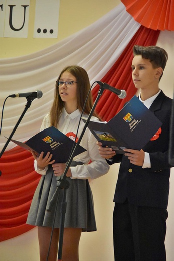 Pieśni patriotyczne na „Wysypisku” w Lutomii Dolnej