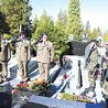 Kwiaty złożono na grobie rtm. Witolda Deimela, upamiętniającym też żołnierzy Polskiej I Dywizji Pancernej.