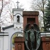Figura "Anioła ciszy" na radomskim cmentarzu