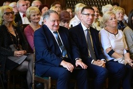 Otwierać nowe drzwi