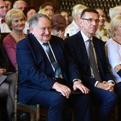 Otwierać nowe drzwi