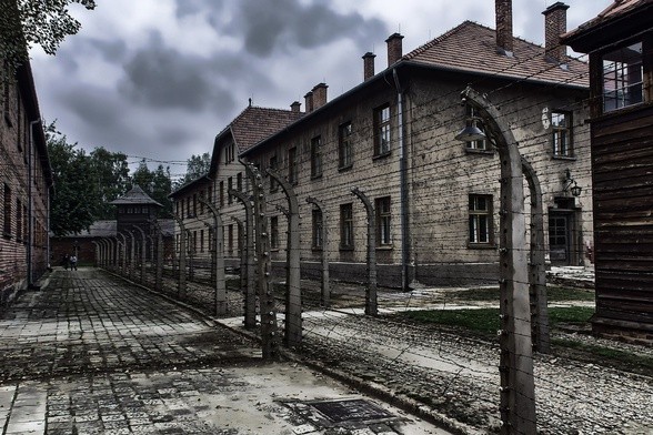 "Rz": Chcą zarobić na tragedii w Auschwitz