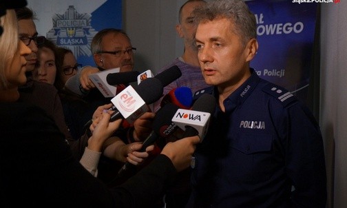 Kierowca i pieszy budują bezpieczeństwo na drodze 