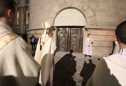 Nowe drzwi do kościoła akademickiego