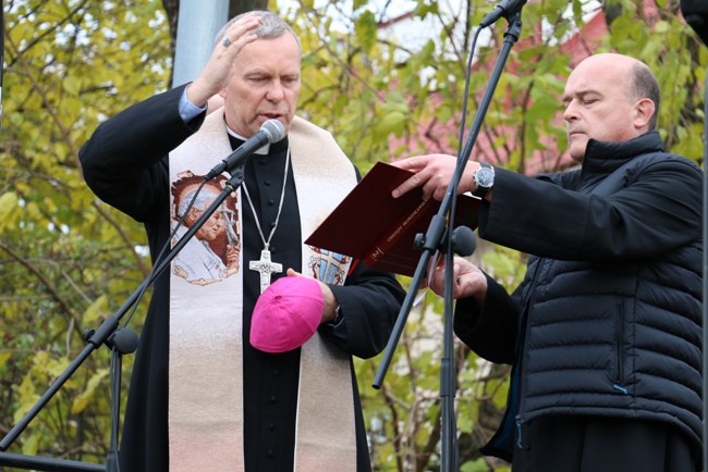 Krzyż straceń odnowiony