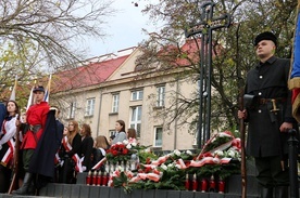 Krzyż przeszedł renowację dzięki staraniom społeczności II LO i miasta