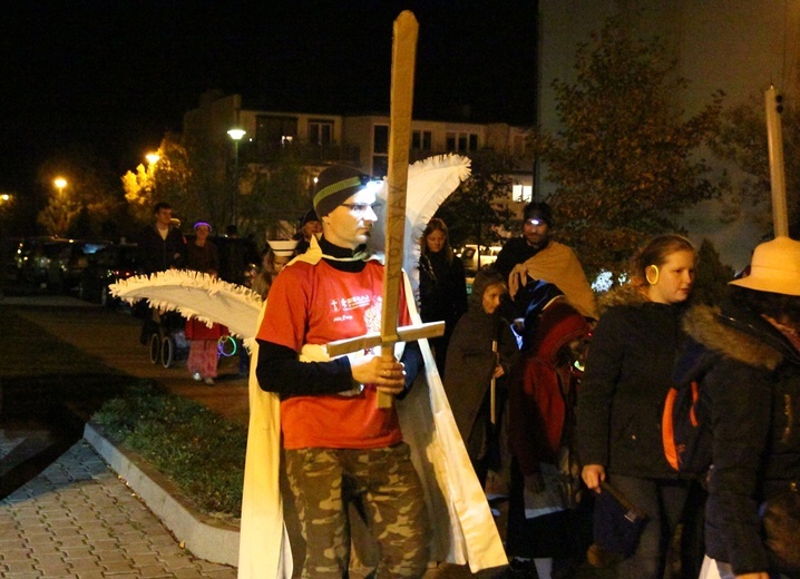 Parada i Bal Wszystkich Świętych we Wrocławiu-Strachocinie