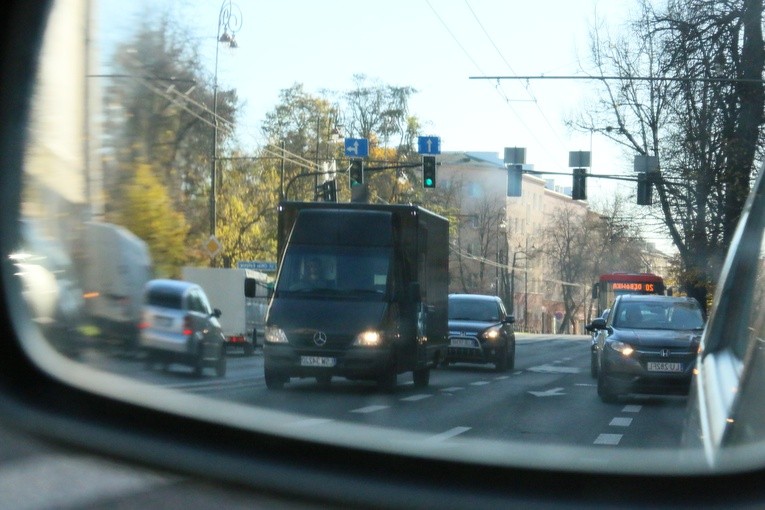 1 i 2 listopada lepiej zostawić samochód w domu i przesiąść się do transportu MPK