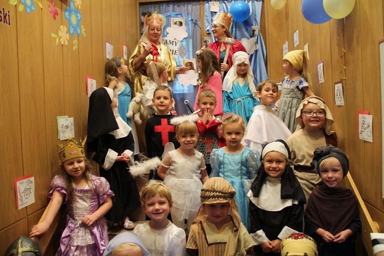 Bal Wszystkich Świętych w przedszkolu u służebniczek w Rydułtowach