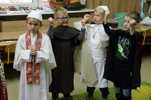 Bal Wszystkich Świętych w przedszkolu u służebniczek w Rydułtowach