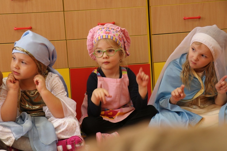 Bal Wszystkich Świętych w przedszkolu bł. Bojanowskiego w Radzionkowie