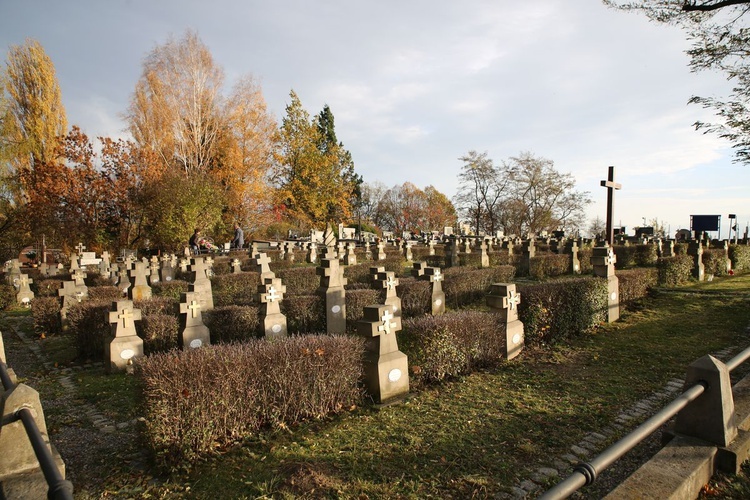 Cmentarz wojenny w Ostrowcu Świętokrzyskim 