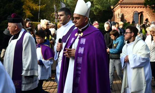 Bp Włodarczyk: Zostań nieoficjalnym świętym!