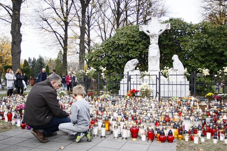 Nabożeństwo na cmentarzu Centralnym w Gliwicach