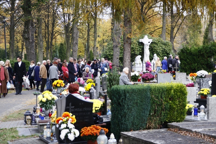 Nabożeństwo na cmentarzu Centralnym w Gliwicach