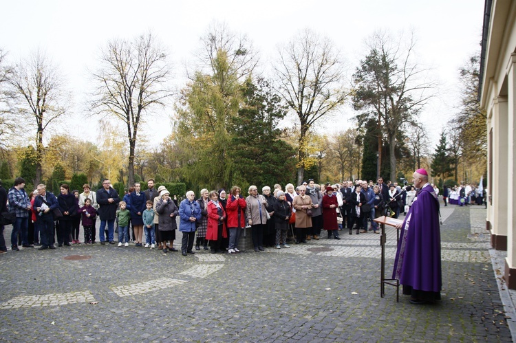 Nabożeństwo na cmentarzu Centralnym w Gliwicach