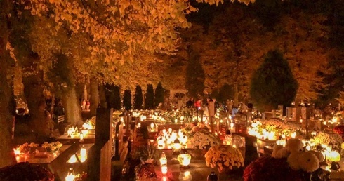 Cmentarze nocą okiem naszych czytelników
