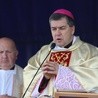 Na cmentarzu w Skierniewicch za zmarłych modlił się bp Wojciech Osial