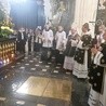 Pod konfesją św. Stanisława spoczywają kardynałowie Adam Stefan Sapieha i Franciszek Macharski