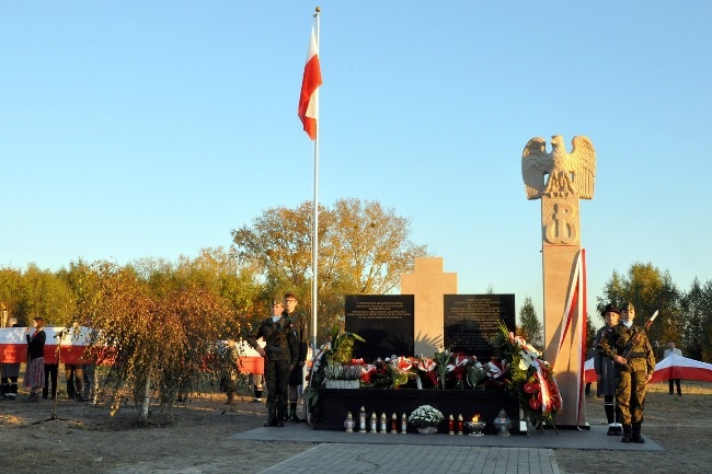 Osłonięcie pomnika żołnierzy ZZK