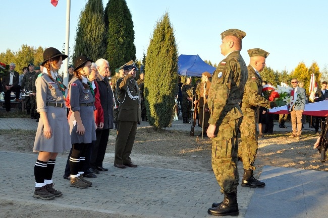 Osłonięcie pomnika żołnierzy ZZK