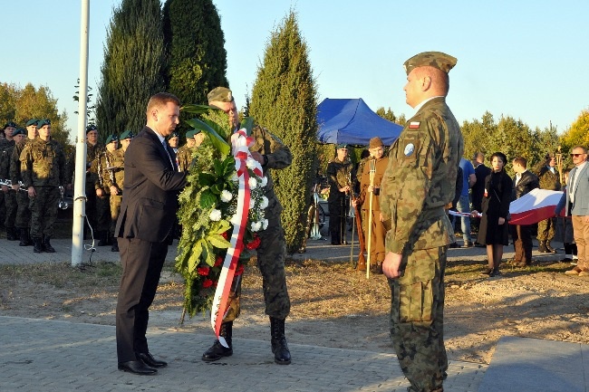 Osłonięcie pomnika żołnierzy ZZK