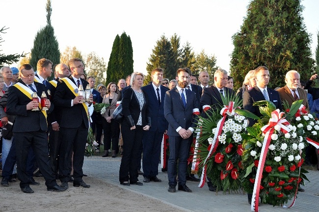 Osłonięcie pomnika żołnierzy ZZK