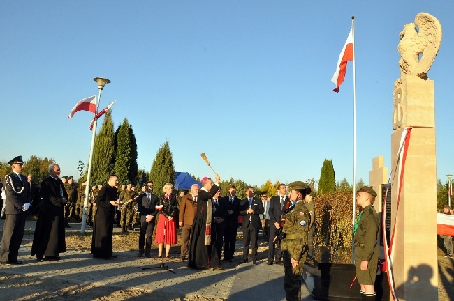 Osłonięcie pomnika żołnierzy ZZK