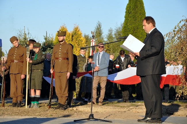 Osłonięcie pomnika żołnierzy ZZK