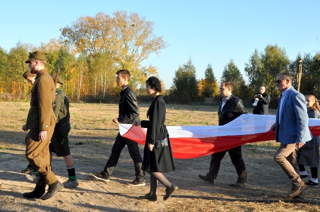 Osłonięcie pomnika żołnierzy ZZK