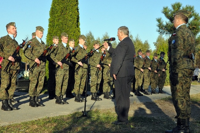 Osłonięcie pomnika żołnierzy ZZK