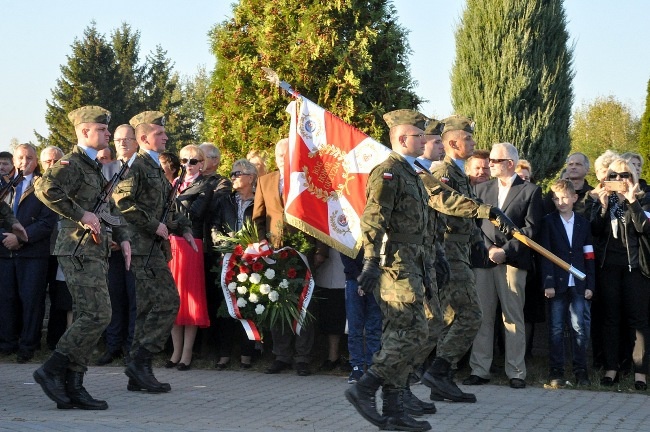 Osłonięcie pomnika żołnierzy ZZK