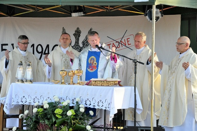 Osłonięcie pomnika żołnierzy ZZK