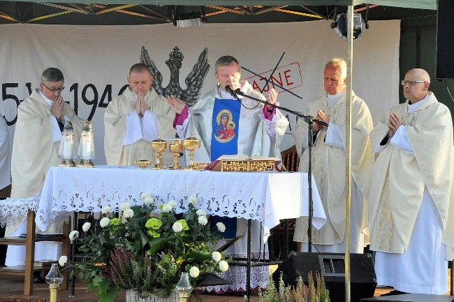 Osłonięcie pomnika żołnierzy ZZK