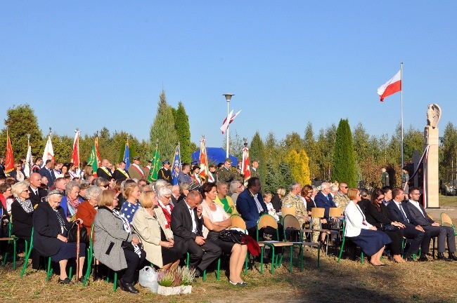 Osłonięcie pomnika żołnierzy ZZK