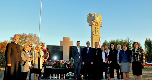 Monument stanął na cmentarzu parafialnym w Zwoleniu