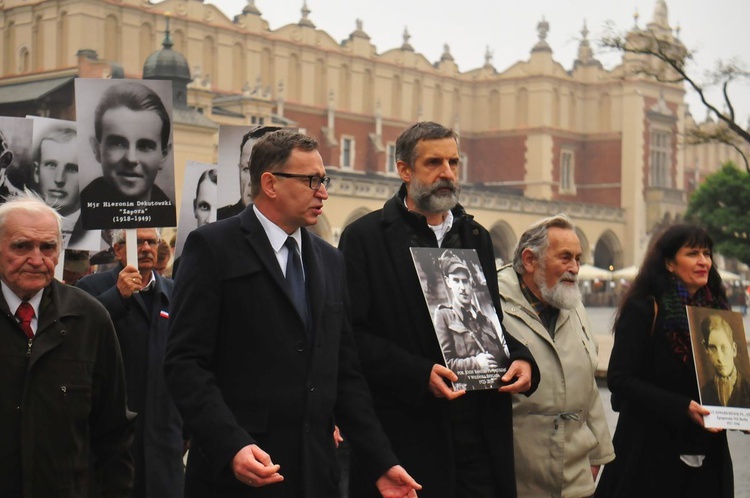 V Krakowskie Zaduszki za Żołnierzy Wyklętych-Niezłomnych Cz. 2