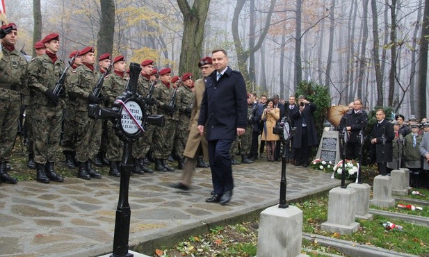 Prezydent na cmentarzu legionistów w Łowczówku