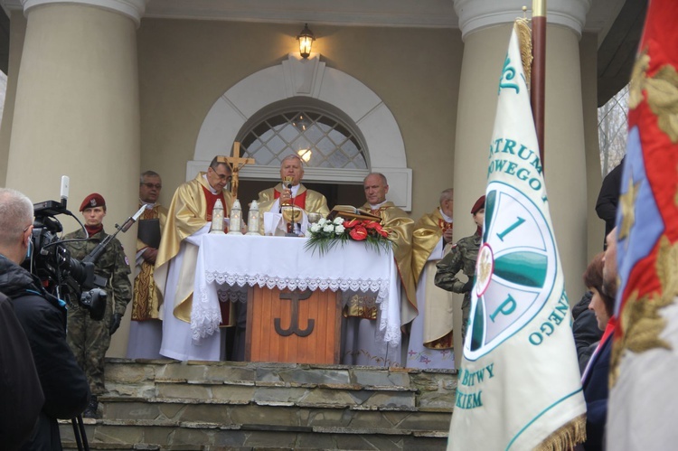 Prezydent na cmentarzu legionistów w Łowczówku