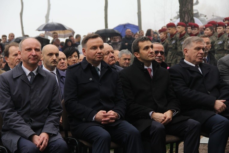 Prezydent na cmentarzu legionistów w Łowczówku