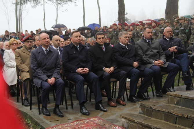 Prezydent na cmentarzu legionistów w Łowczówku