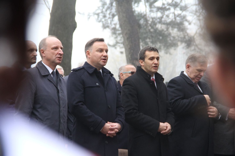 Prezydent na cmentarzu legionistów w Łowczówku