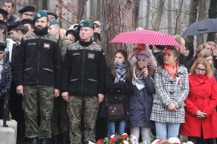 Prezydent na cmentarzu legionistów w Łowczówku