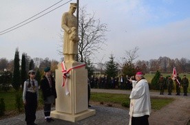 Obrońca niepodległości na piedestale