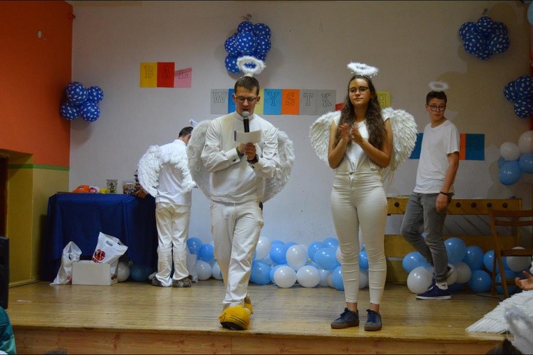 Bal Świętych w Środzie Śląskiej