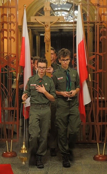 Świętowanie harcerzy ZHR z Niepodległą