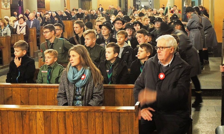 Świętowanie harcerzy ZHR z Niepodległą